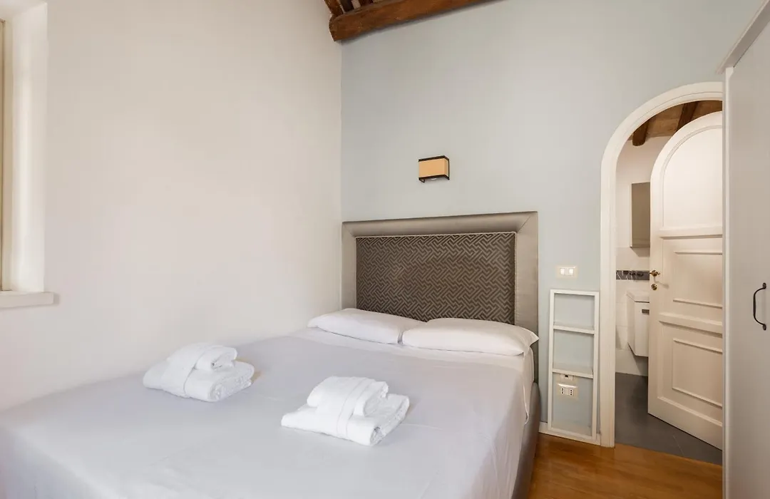 Pavone Centre Romantic Apartment-1
