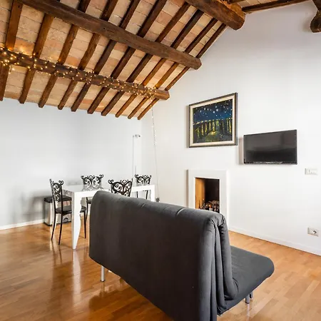 Pavone Centre Romantic Apartment-2