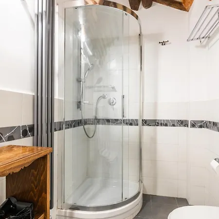 Pavone Centre Romantic Apartment-2