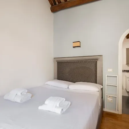 Pavone Centre Romantic Apartment-3