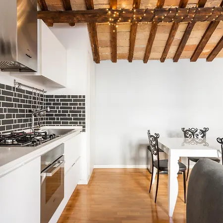 Pavone Centre Romantic Apartment-3